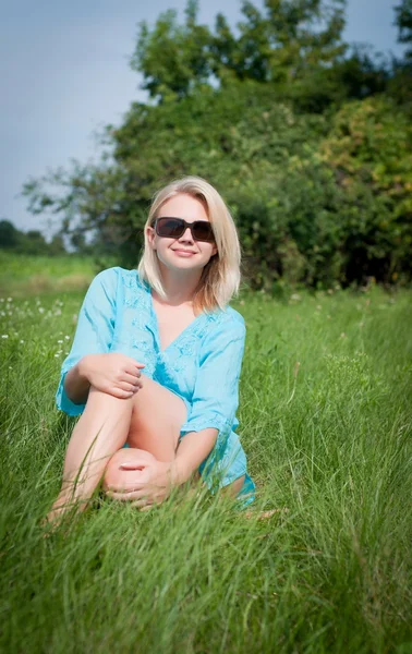 Attractive happy woman in the meadow — Stock Photo, Image