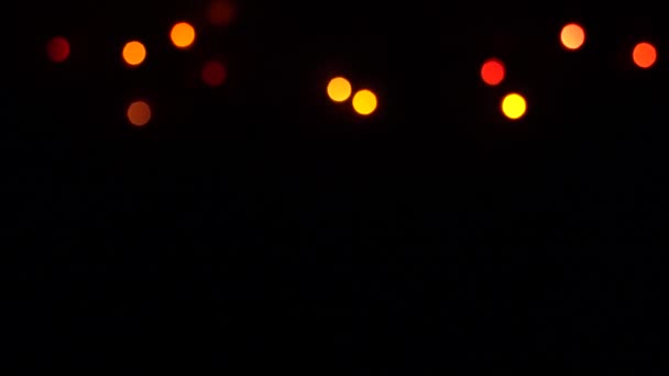 Clignotant Bokeh Lumières Cercles Sur Guirlande Décorative Sur Fond Noir — Video