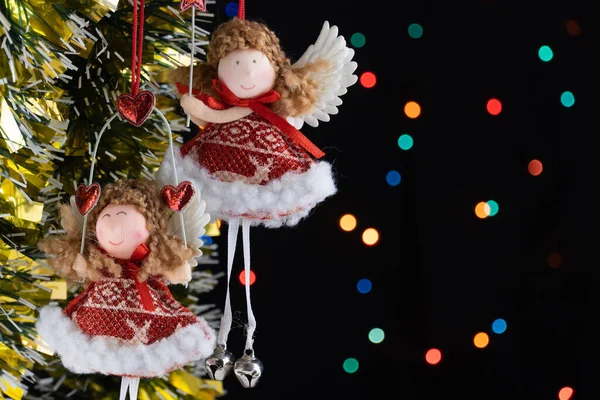 Primer Plano Hermosos Juguetes Árbol Navidad Ángel Oropel Con Guirnalda — Foto de Stock