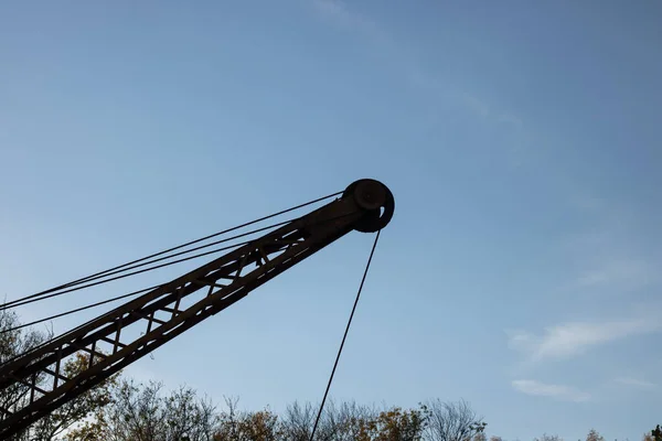 Silhouet Van Kraanmast Achtergrond Van Voorruit — Stockfoto