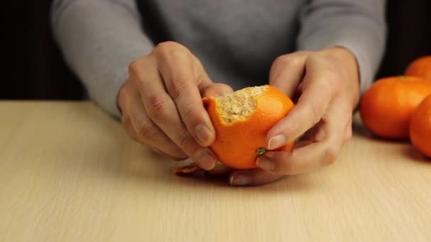 Women Hands Peel Tangerine Slow Motion Mandarin — Stock Video