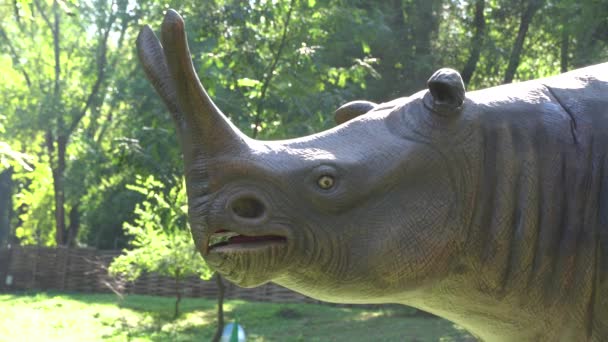 Ausstellung Beweglicher Modelle Von Tieren Aus Prähistorischer Zeit Dinopark Mechanische — Stockvideo