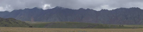 Panorama Över Kaukasus Bergen Sommaren Vackra Skuggor Från Moln Marken — Stockfoto