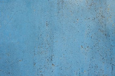 Eski boyalı eski bir demir duvar. Zaman ve hava koşulları nedeniyle körelmiş ve paslanmış. Yakın plan. Fotoğraf arkaplanı olarak kullanılabilir