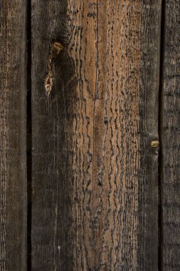 Eski çiğ ahşap kaplama dokusu. Tahtaların dokusu, çatlaklar ve küçük detaylar açıkça görülüyor. Yakın plan. Fotoğraf arkaplan olarak kullanılabilir, 3D modeller ve tasarımcılar için bir doku olarak.