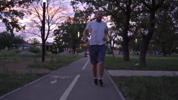 Young Man Jogging Park Summer Evening Dressed White Shirt Gray — Wideo stockowe