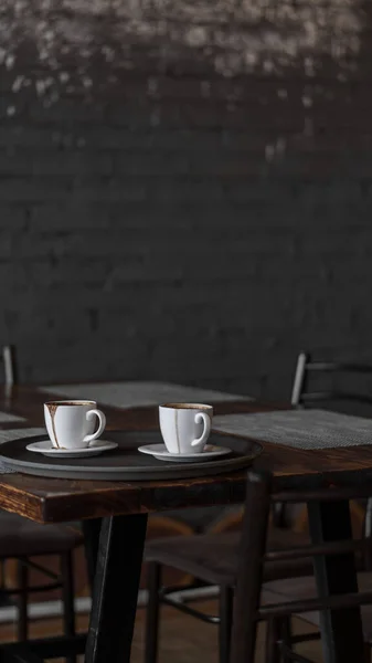 Zwei Becher Kaffee Stehen Auf Einem Tablett Einem Restaurant Dunkle — Stockfoto