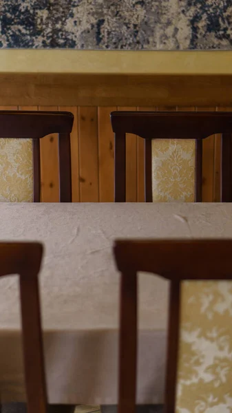 Innenaufnahmen Close Stuhl Steht Neben Dem Tisch Restaurant Hinten Sieht — Stockfoto