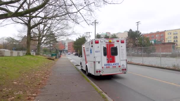 Vancouver Canadá Noviembre 2021 Una Ambulancia Respondido Una Llamada Emergencia — Vídeo de stock