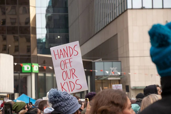 Vancouver Canadá Noviembre 2021 Vista Señal Manos Fuera Nuestros Niños —  Fotos de Stock