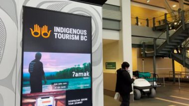 Vancouver, Kanada - 15 Ocak 2022: Vancouver Uluslararası Havalimanında yerel turizm (YVR)