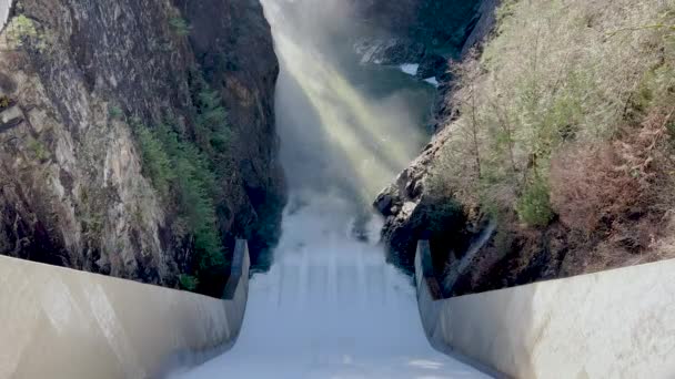 Cleveland Dam Spillway Dia Ensolarado North Vancouver Canadá — Vídeo de Stock