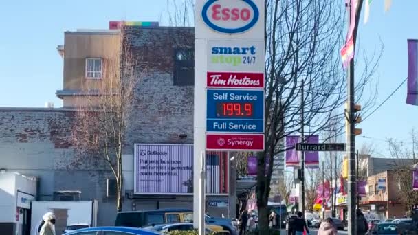 Vancouver Canadá Marzo 2022 Precio Extremadamente Alto Gasolina Gasolinera Esso — Vídeo de stock