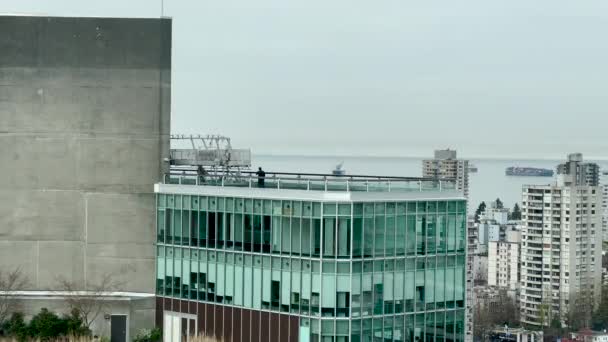Ванкувер Канада 2022 Будівельники Приготовляються Прання Вікна Офісних Будівлях Центрі — стокове відео