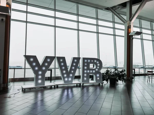 加拿大温哥华 2022年1月15日 在温哥华国际机场 Yvr 内查看Yvr标志 — 图库照片