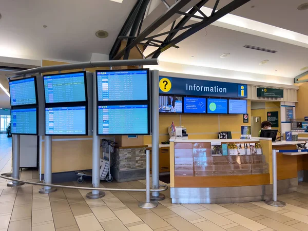 Βανκούβερ Καναδάς Ιανουαρίου 2022 Προβολή Ενημερωτικού Σήματος Στο Διεθνές Αεροδρόμιο — Φωτογραφία Αρχείου