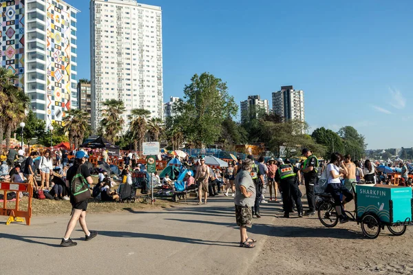 English Bay Beach Cheia Pessoas Horas Antes Celebração Show Fogos — Fotografia de Stock