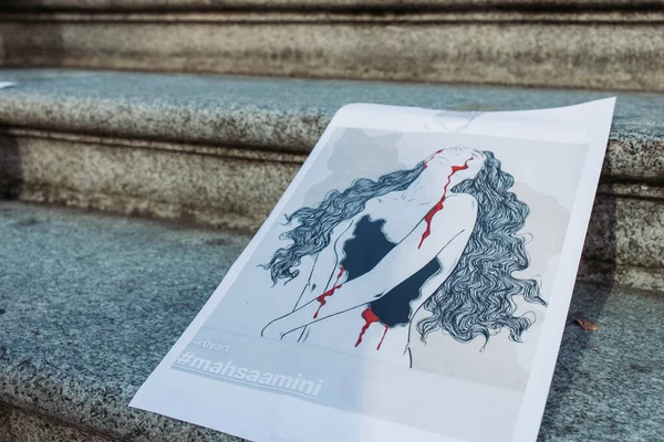 Vancouver, Kanada - 25 Eylül 2022: Vancouver Sanat Galerisi önündeki İran protestolarına destek için büyük miting.