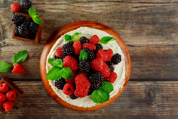 Vista Dall Alto Della Torta Bacche Fatta Casa Decorata Con — Foto Stock