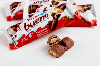 4 Mayıs 2021. - New York. Kinder Bueno 'nun çıtır çıtır sütlü çikolatası..