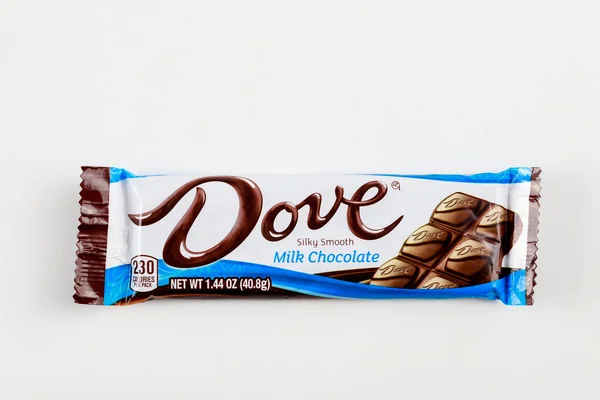 May 2021 New York Dove Silky Smooth Milk Chocolate Bar — Fotografia de Stock