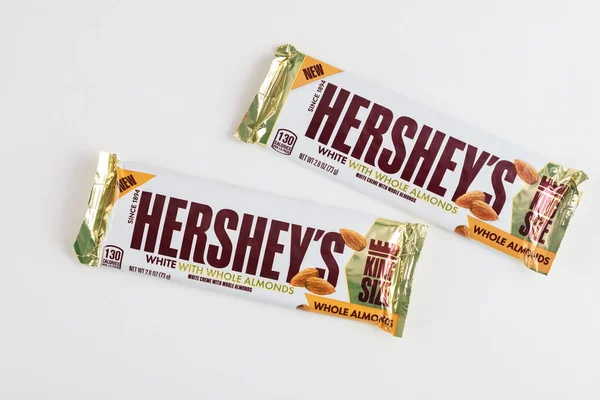 May 2021 New York King Size Hersheys Chocolate Bar Whole — стокове фото