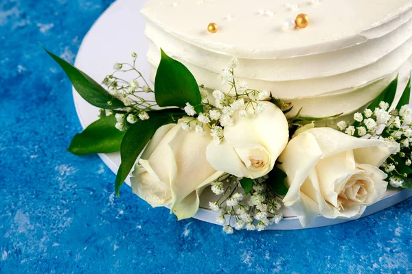 Anniversary Cake White Roses Blue Background Close — Stock Photo, Image