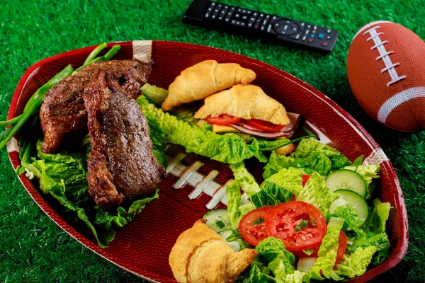 Kutlamak Amerikan Futbolu Izlemek Için Parti Yemeği Tabağı Üst Görünüm — Stok fotoğraf