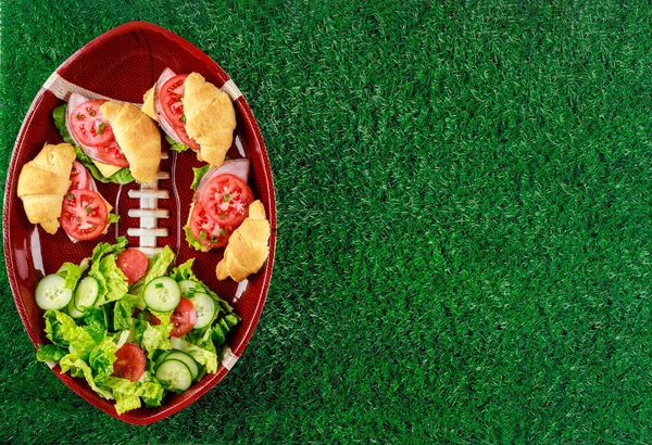 为足球迷提供或订购新鲜的食物 美国足球运动的概念 — 图库照片