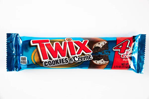 Mai 2021 New York Biscuits Twix Recouverts Chocolat Lait Isolé — Photo