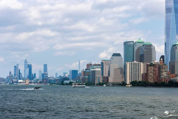 View of Lower Manhattan from water. NYC skyline. — Stockfoto