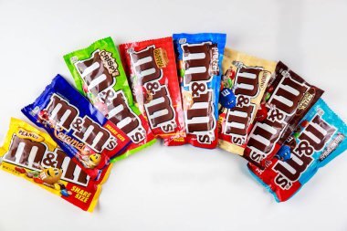 4 Mayıs 2021. New York, ABD. Renkli çikolatalı bonibon çeşitleri..