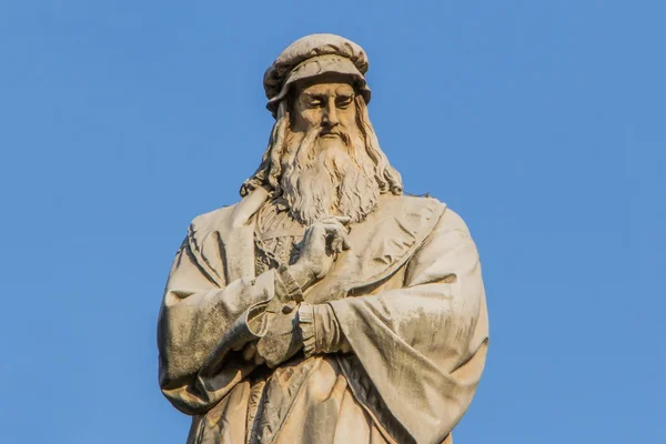 Estátua de Leonardo da Vinci em Milão Fotografia De Stock