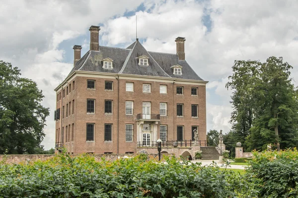 Fachada del Castillo Amerongen en los Países Bajos — Foto de Stock