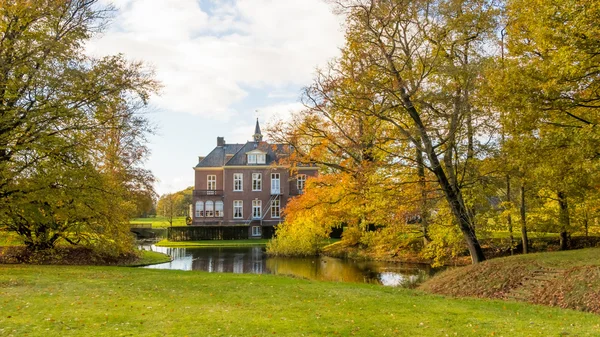 Oude Nederlandse herenhuis — Stockfoto