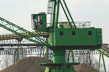 Harbor Hollanda'da yeşil vinç
