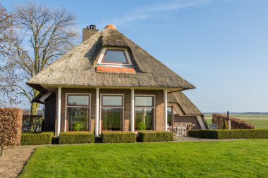 şirin yazlık thatched çatı