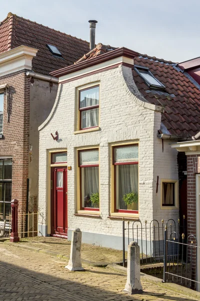 Traditionele Nederlandse huis in een dorp smal — Stockfoto