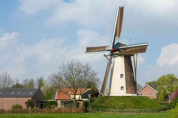 Moulin à vent hollandais traditionnel — Photo