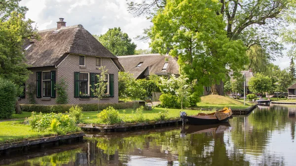dwarsgracht giethoorn köy görünümü