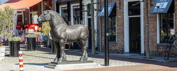 Hollanda 'da at heykeli vianen — Stok fotoğraf