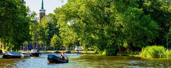 Barcos canal Alkmaar, Países Baixos — Fotografia de Stock