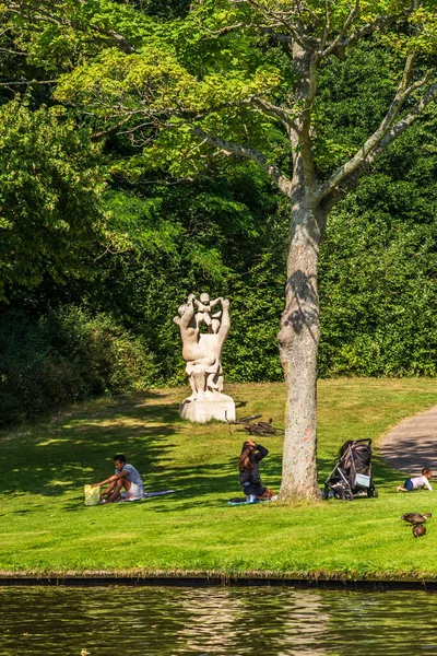 Pique-nique dans le parc Alkmaar, Pays-Bas — Photo