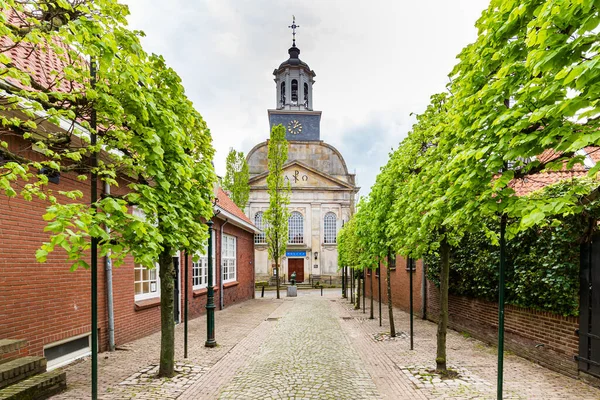 Церква в Уотмарсумі (Нідерланди). — стокове фото