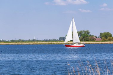 Tiengemeten adasının manzarası Ağlar diyarında