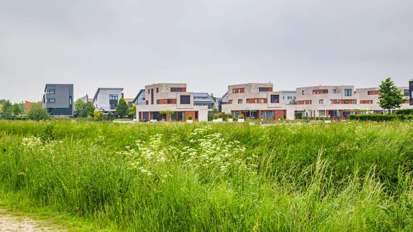 Moderne huizen in Drenthe Nederland — Stockfoto