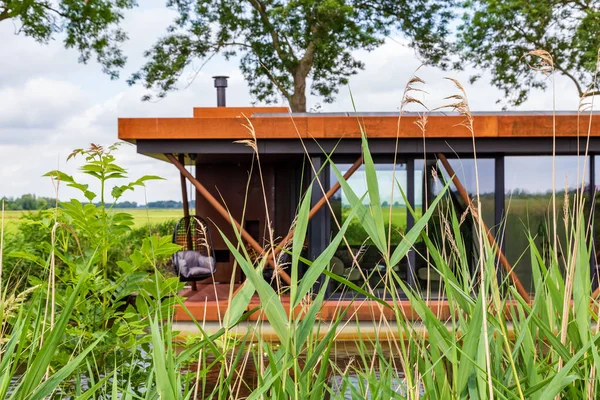 Modern wooden house boat in The Netherlands — Stock Photo, Image