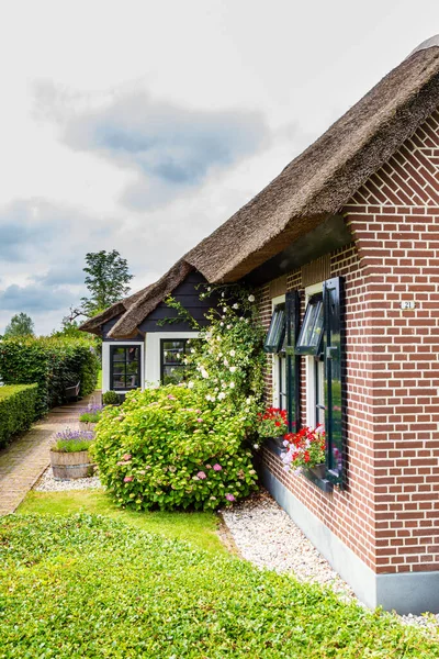 Casa aconchegante em Dwarsgracht Holanda — Fotografia de Stock