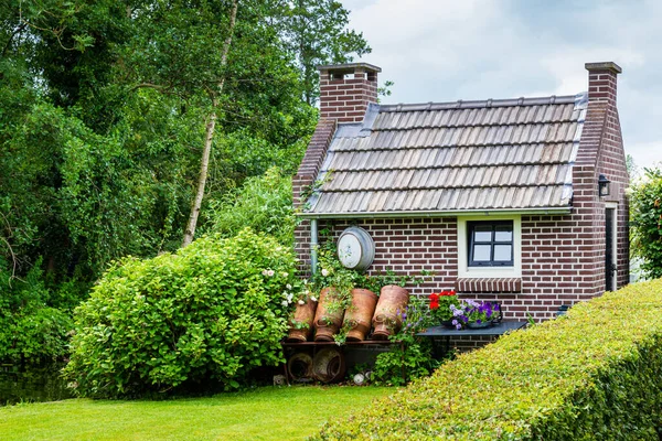 Традиційна нідерландська молочна хатина. — стокове фото