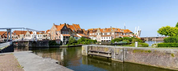 Cityscape fiskeby Enhuizen Nederländerna — Stockfoto